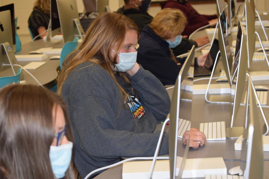 Anna Reese Pratt works on one of the 
new iMacs in Room 110, Mrs. Lewis Sports Management class.