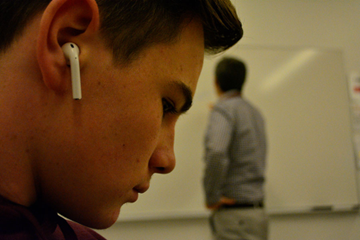 OPINION: Airpods Should Be Allowed in Classrooms